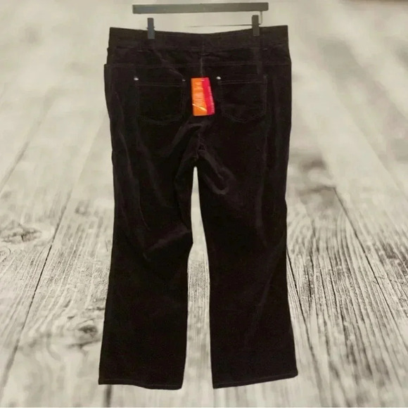 Pennington’s NWT velvety soft corduroy,  high rise, boot cut jeans - Picture 3 of 8